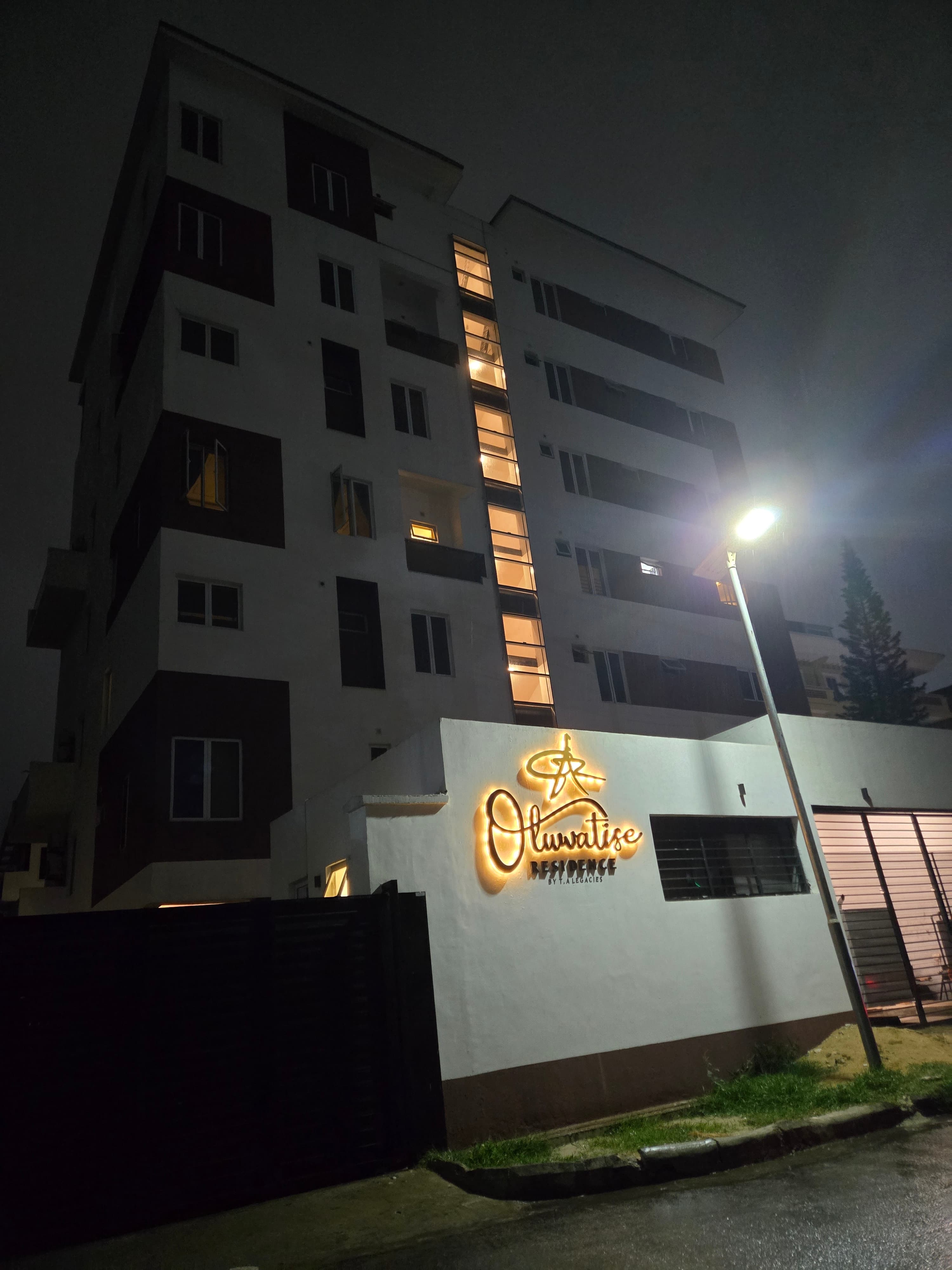 The Autograph, 13-Units Luxury Apartments - Image 6